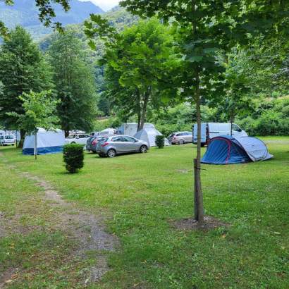 emplacements nature parcelas de camping en cauterets en los altos pirineos occitanie